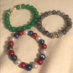 🍀 4 for $15! 🇺🇸 Three stretchy bead bracelets